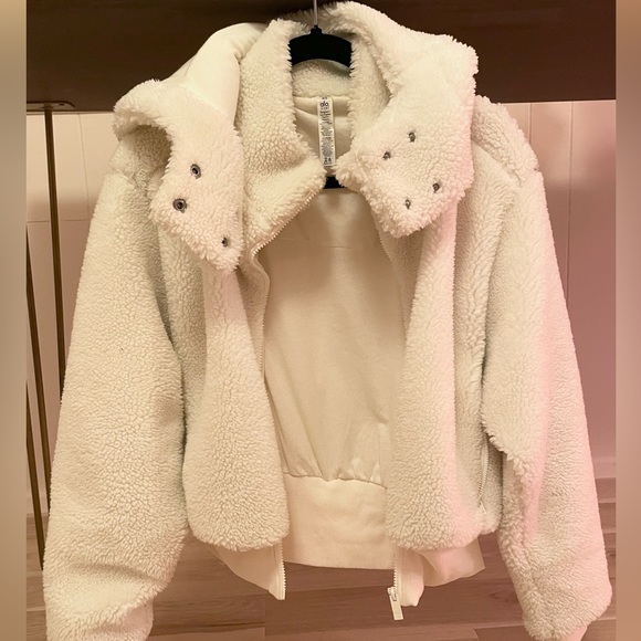 Alo Yoga Foxy Sherpa Jacket in Ivory - Picture 4 of 6